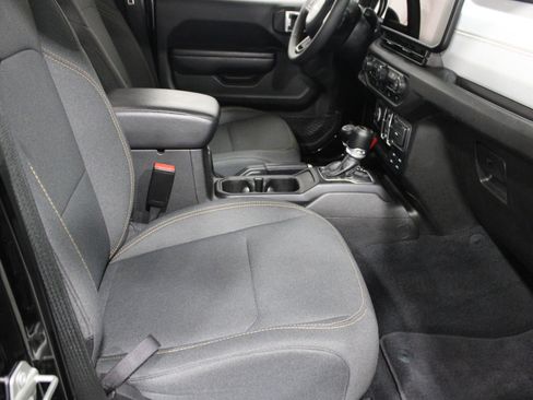 Used 2024 Jeep Wrangler Unlimited image 25