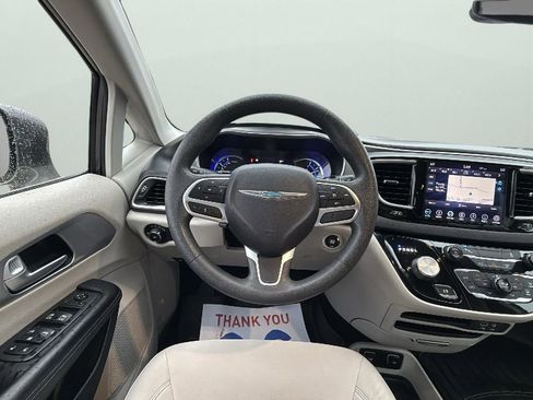 Used 2018 Chrysler Pacifica Touring Plus image 13