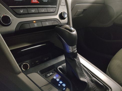 Used 2018 Hyundai Elantra SE FWD image 26