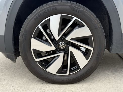 Used 2025 Volkswagen Atlas SE image 13