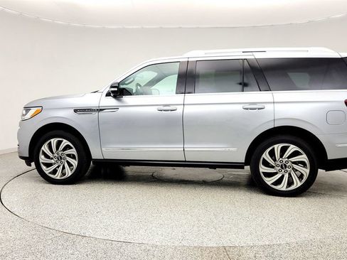 Used 2022 Lincoln Navigator Reserve RWD image 8