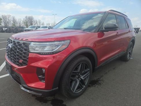 Used 2025 Ford Explorer ST AWD/4WD image 2