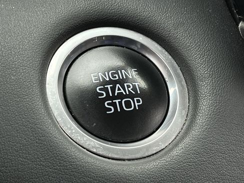 Used 2024 Toyota Highlander LE AWD/4WD image 19