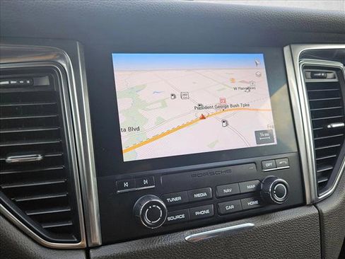 Used 2018 Porsche Macan Sport Edition image 13