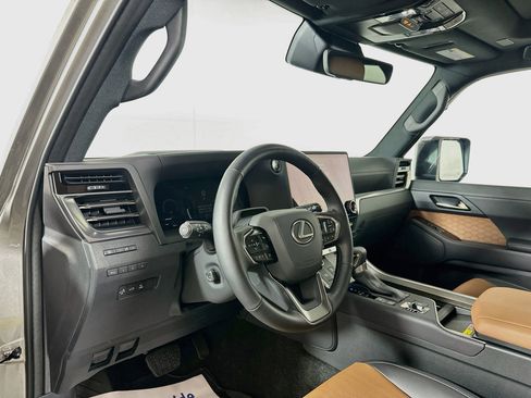 Used 2025 Lexus GX 550 w/ Accessory Package (2T) AWD/4WD image 9