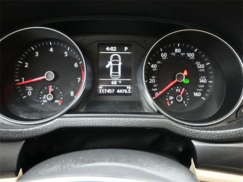 Used 2018 Volkswagen Passat 2.0T image 4