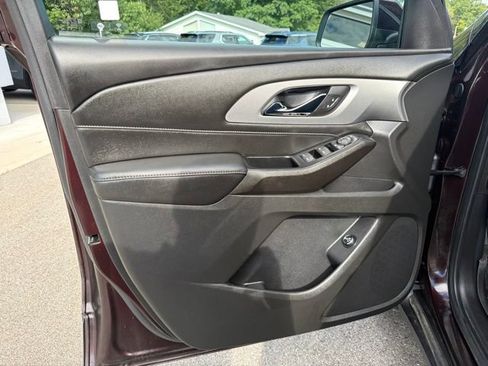 Used 2023 Chevrolet Traverse LT FWD image 21
