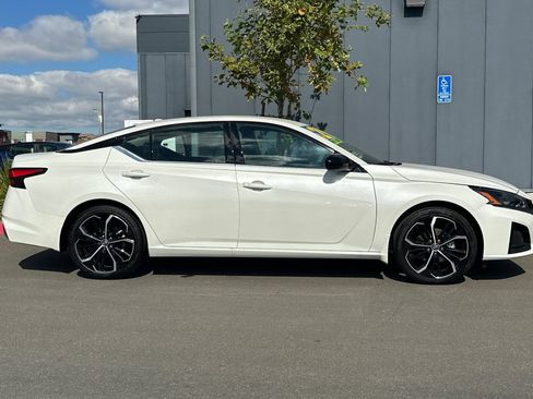 Certified 2025 Nissan Altima 2.5 SR FWD image 3