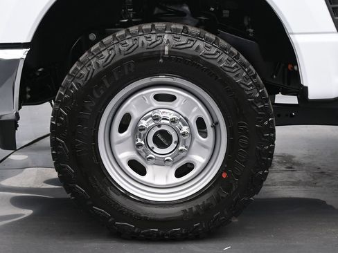 New 2026 Ford F250 XL AWD/4WD image 19