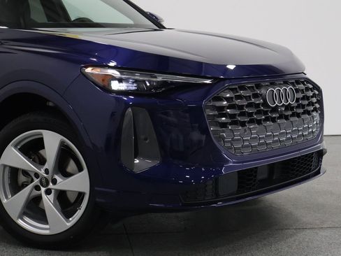 Certified 2025 Audi Q5 Premium Plus w/ Premium Plus image 3