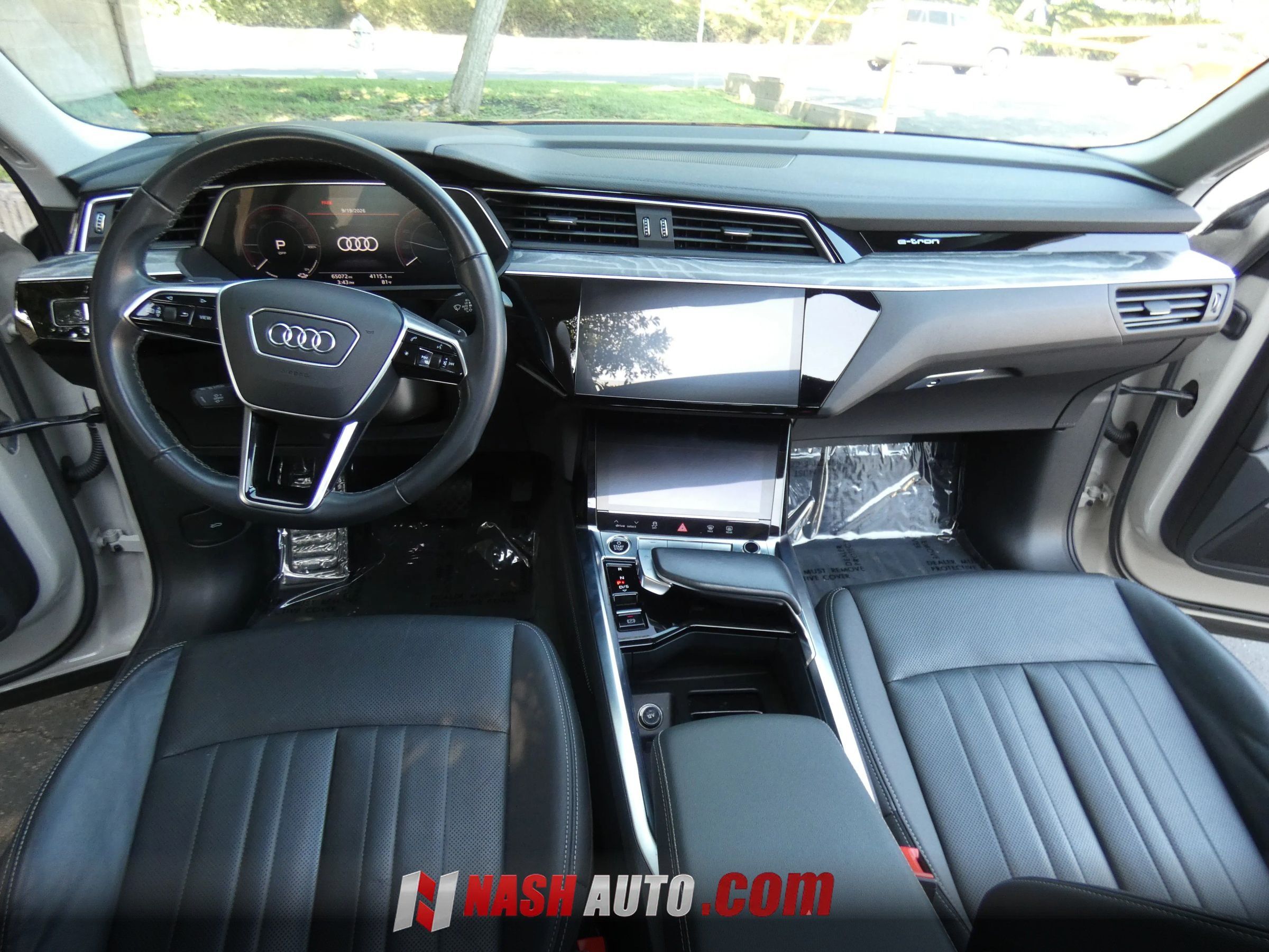 Used 2022 Audi e-tron Premium Plus w/ Premium Plus Package AWD/4WD image 23