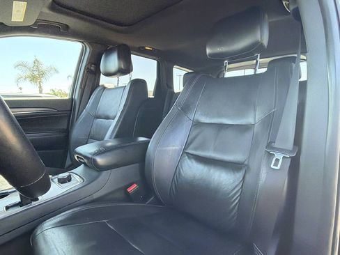 Used 2014 Jeep Grand Cherokee Limited w/ Trailer Tow Group IV AWD/4WD image 8