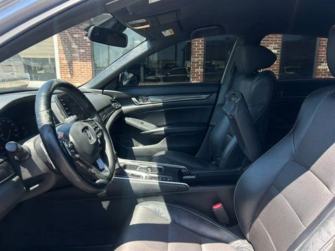 Used 2018 Honda Accord Sport image 16