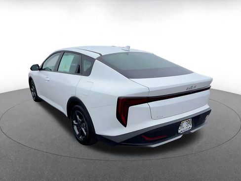 Used 2025 Kia K4 LXS image 11