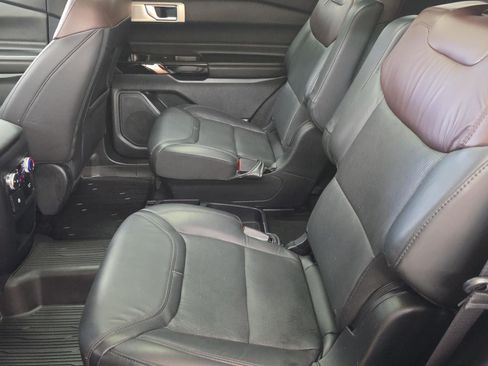 Used 2021 Ford Explorer Platinum w/ Equipment Group 601A AWD/4WD image 7