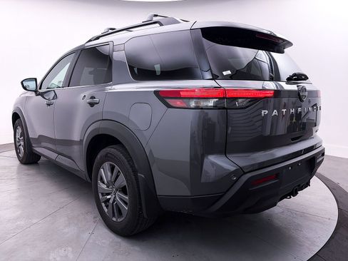 Used 2024 Nissan Pathfinder SV w/ SV Premium Package image 12