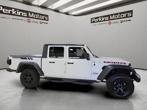 Used 2022 Jeep Gladiator Mojave w/ Trailer Tow Package AWD/4WD image 6