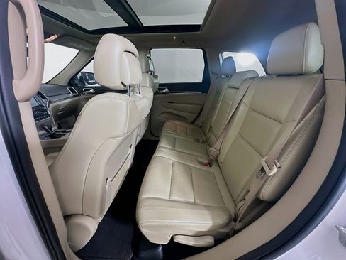 Used 2017 Jeep Grand Cherokee Limited w/ Luxury Group II image 28