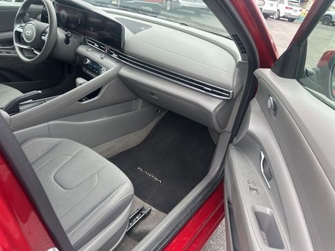 Used 2024 Hyundai Elantra SEL FWD image 31