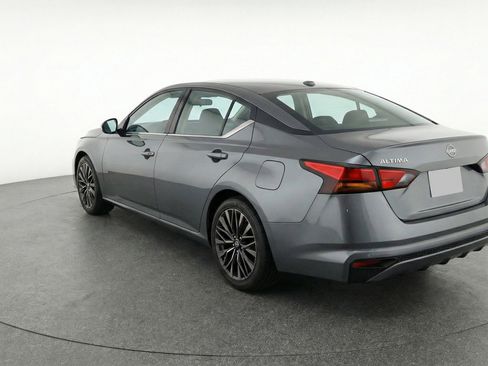 Used 2025 Nissan Altima 2.5 SV FWD image 6