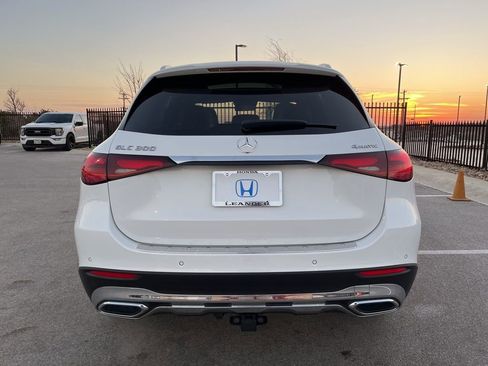 Used 2025 Mercedes-Benz GLC 300 4MATIC image 5