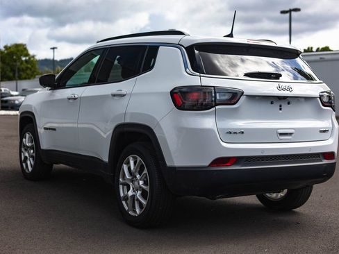 New 2024 Jeep Compass Latitude w/ Sun and Sound Group AWD/4WD image 10