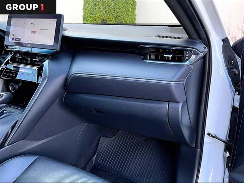 Used 2023 Toyota Venza Limited image 19