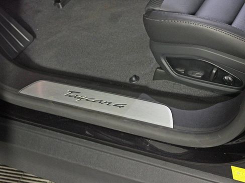 Used 2025 Porsche Taycan image 18