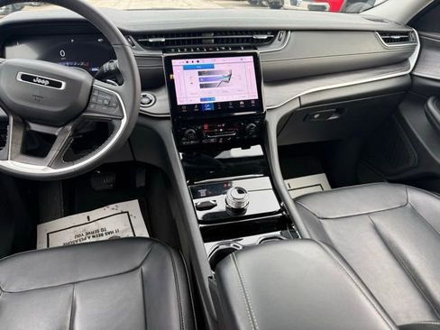 Used 2023 Jeep Grand Cherokee L Limited w/ Black Appearance Package image 18