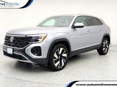 Used 2025 Volkswagen Atlas Cross Sport SE image 1