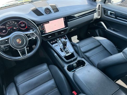 Used 2022 Porsche Cayenne AWD/4WD image 24