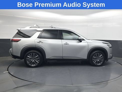 Used 2023 Nissan Pathfinder SL w/ SL Premium Package FWD image 3