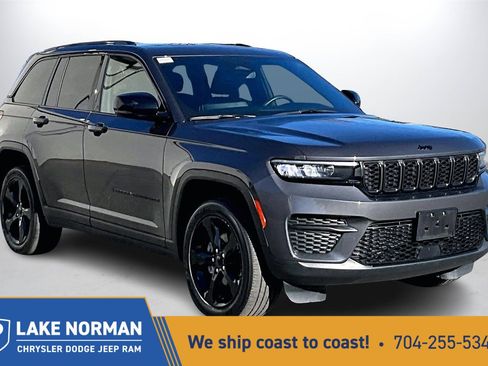 Certified 2023 Jeep Grand Cherokee Altitude image 1