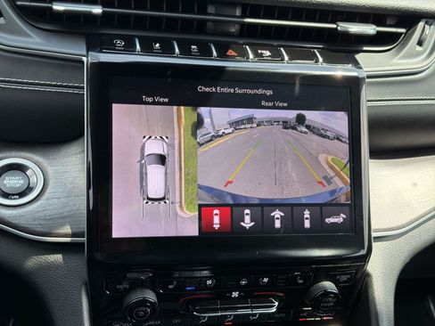 Used 2023 Jeep Grand Cherokee L Limited w/ Luxury Tech Group II AWD/4WD image 19