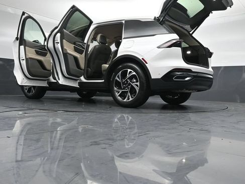 Used 2024 Lincoln Nautilus Premier AWD/4WD image 56