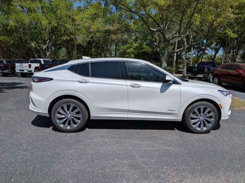 New 2026 Buick Envista Avenir FWD image 3