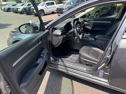 Used 2025 Nissan Altima 2.5 SR w/ SR Premium Package AWD/4WD image 9