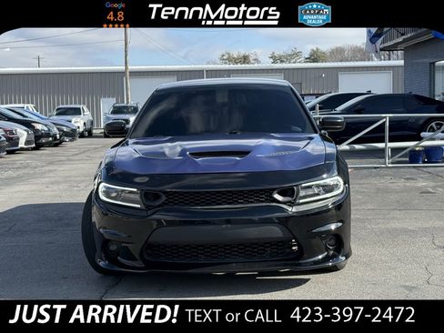 Used 2017 Dodge Charger R/T w/ Navigation & Travel Group image 2