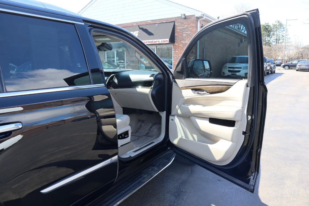 Used 2020 Cadillac Escalade Luxury RWD image 10