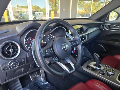Used 2022 Alfa Romeo Stelvio Veloce image 10