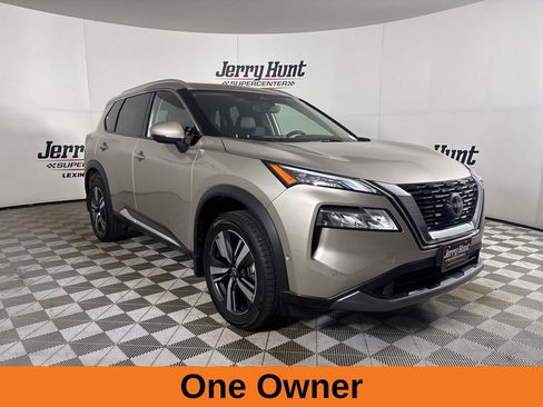 Used 2023 Nissan Rogue SL w/ SL Premium Package image 4