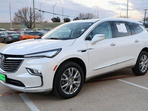 Used 2023 Buick Enclave Essence w/ Experience Buick Package image 3