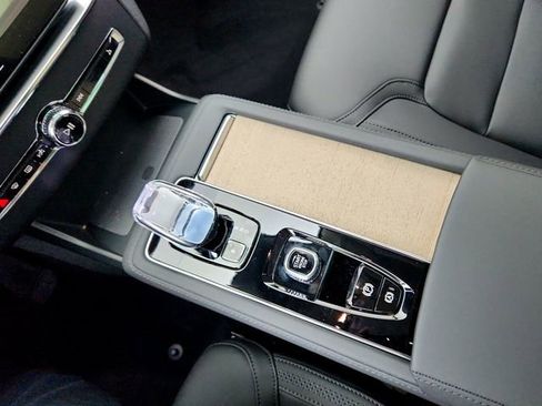 New 2026 Volvo XC90 B5 Plus image 18