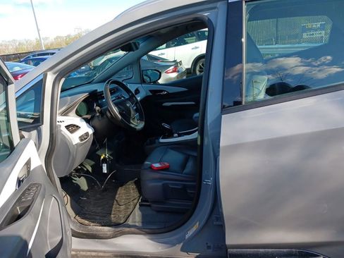 Used 2021 Chevrolet Bolt Premier w/ Infotainment Package FWD image 4