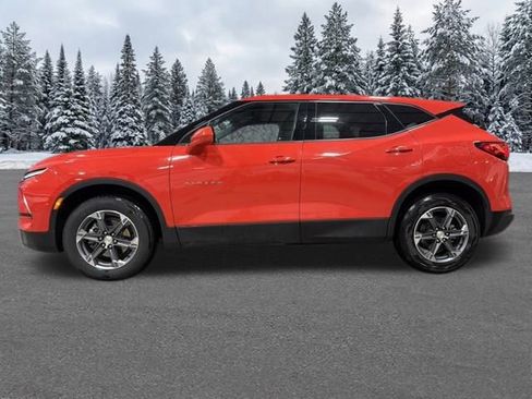 Used 2025 Chevrolet Blazer LT image 2