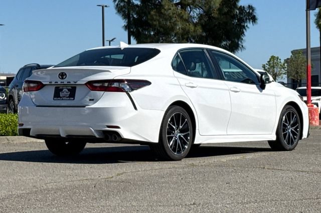 Used 2024 Toyota Camry SE FWD image 4