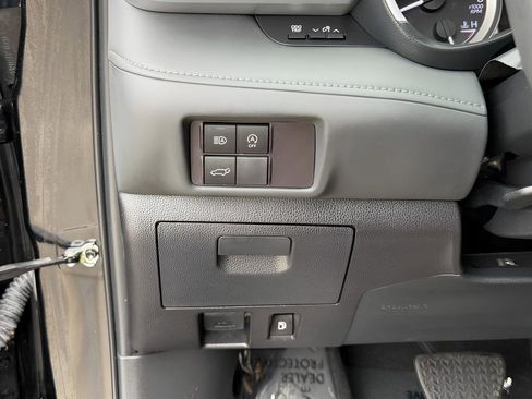 Used 2023 Toyota Highlander XSE FWD image 45