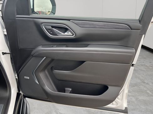 Used 2021 GMC Yukon XL SLT w/ SLT Premium Package image 12