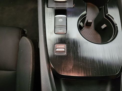 Used 2023 Nissan Rogue S image 5