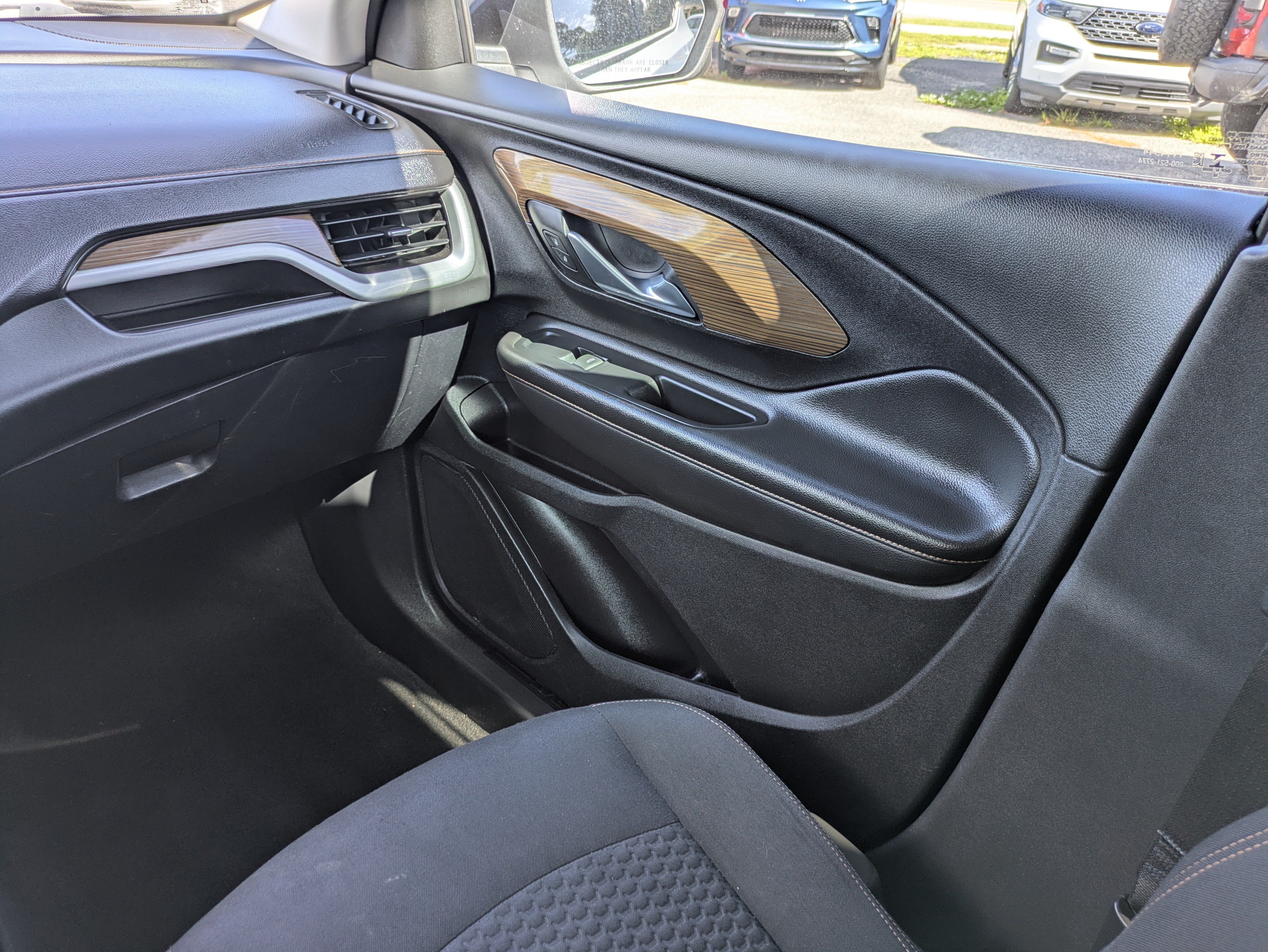 Used 2018 GMC Terrain SLE w/ Driver Convenience Package FWD image 17